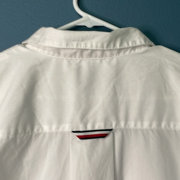 Tommy Hilfiger NWOT White Casual Button Down Shirt Size Medium - Picture 3 of 9